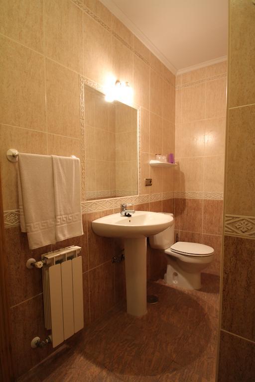 Hostal Restaurante Cuatro Caminos Calera y Chozas Номер фото
