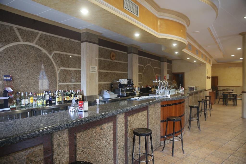 Hostal Restaurante Cuatro Caminos Calera y Chozas Екстер'єр фото